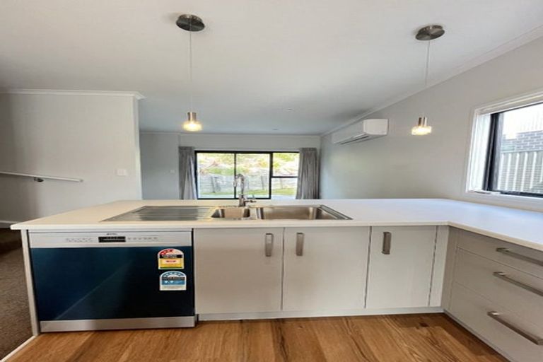 Photo of property in 11 Koreke Close, Kenepuru, Porirua, 5022