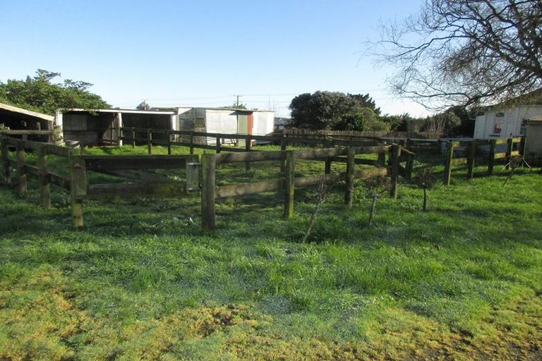 Photo of property in 143 Mako Mako Road, Levin, 5510