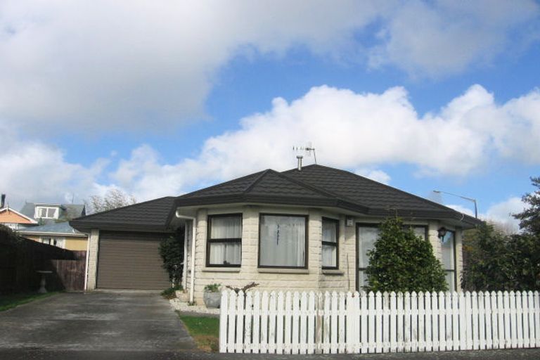 Photo of property in 2 Belvedere Crescent, Takaro, Palmerston North, 4412