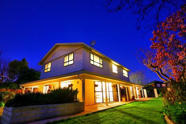 Photo of property in 4 Rowanwood Close, Halswell, Christchurch, 8025