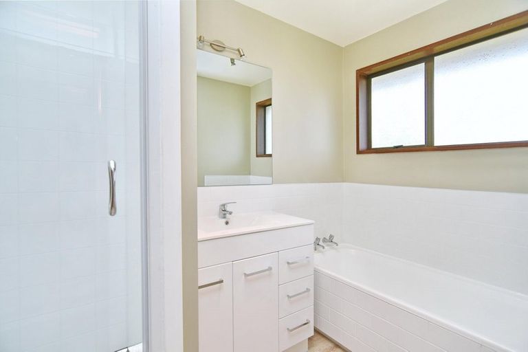 Photo of property in 2 Kinross Street, Hei Hei, Christchurch, 8042