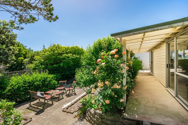 Photo of property in 20 Freyberg Crescent, Waikanae Beach, Waikanae, 5036