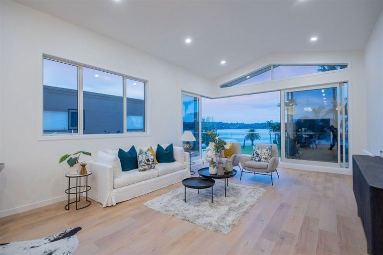 Photo of property in 2 Craigs Way, Hobsonville, Auckland, 0616