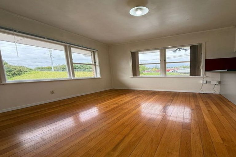 Photo of property in 60 Orams Road, Hillpark, Auckland, 2102
