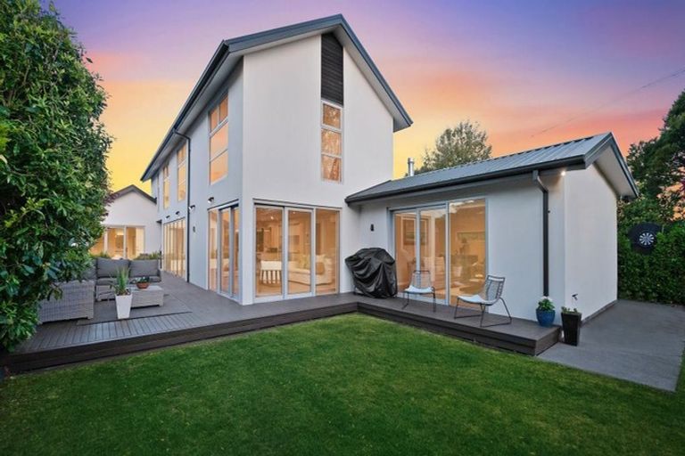 Photo of property in 19 Chepstow Avenue, Fendalton, Christchurch, 8052
