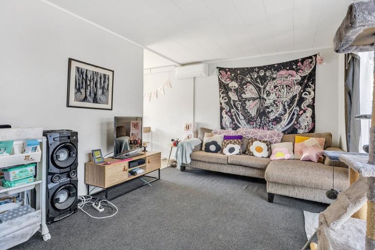 Photo of property in 22 Cook Street, Marfell, New Plymouth, 4310