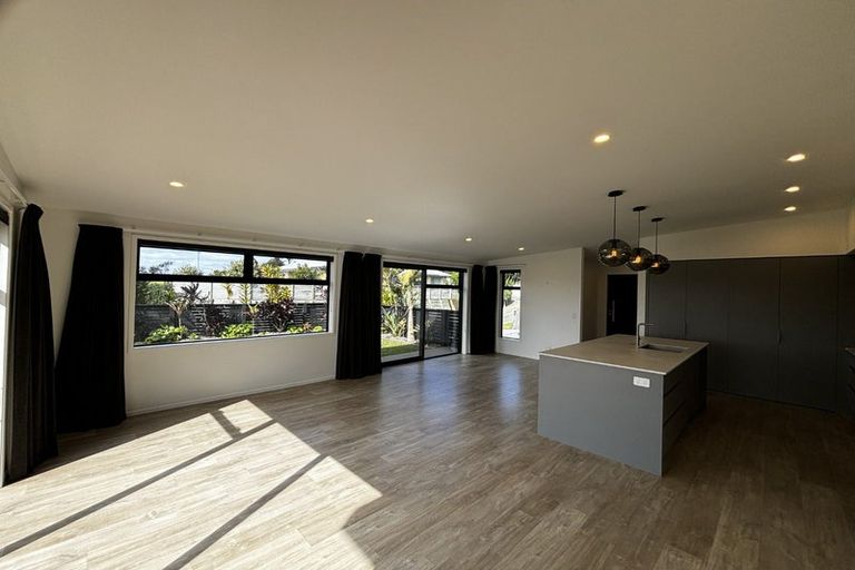 Photo of property in 2 Piper Way, Glen Avon, New Plymouth, 4312