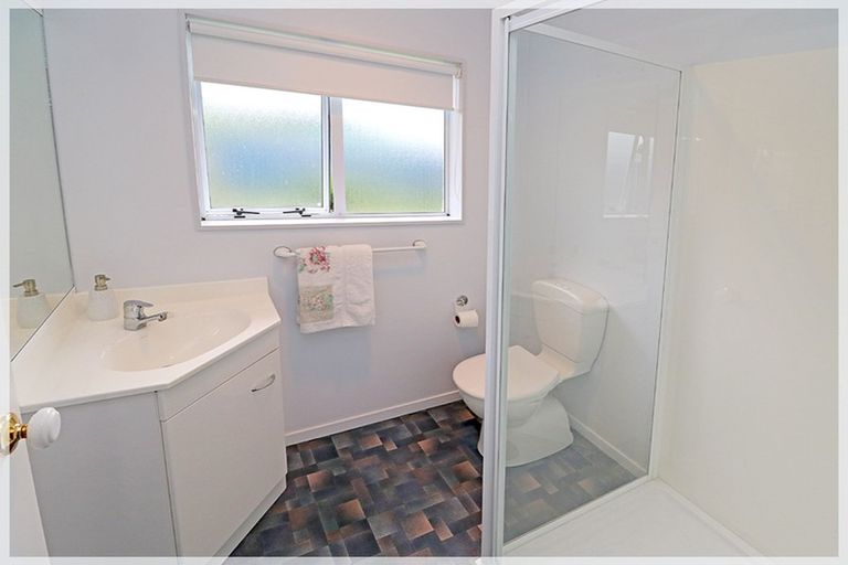 Photo of property in 2 Meretini Place, Foxton, 4814