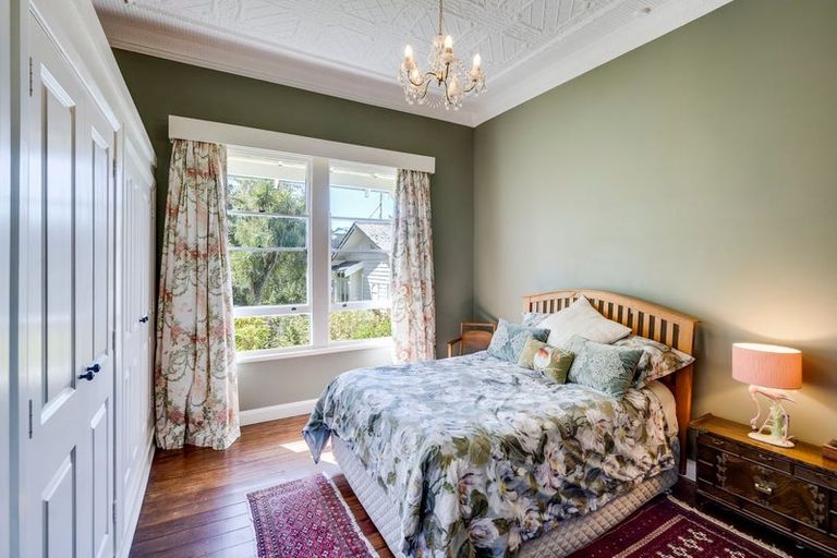 Photo of property in 19 Cameron Road, Bluff Hill, Napier, 4110