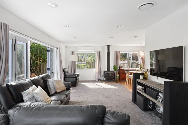 Photo of property in 29 Glucina Avenue, West Harbour, Auckland, 0618