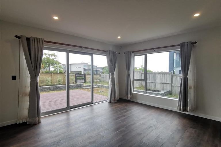 Photo of property in 46 Te Oneroa Way, Long Bay, Auckland, 0630