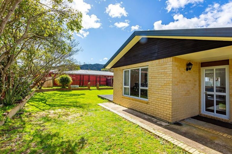 Photo of property in 3 Ipswich Grove, Wainuiomata, Lower Hutt, 5014