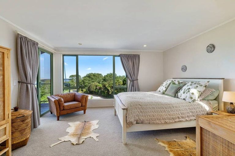 Photo of property in 8 Pukeora Way, Mangawhai, 0505