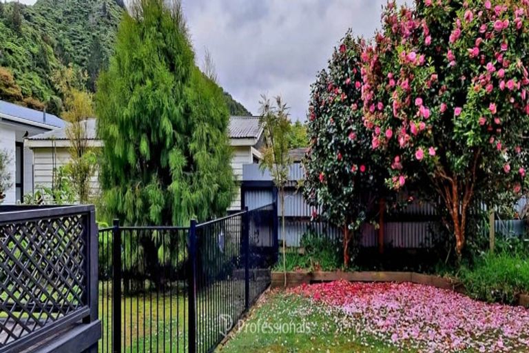 Photo of property in 36 Black Beech Street, Birchville, Upper Hutt, 5018