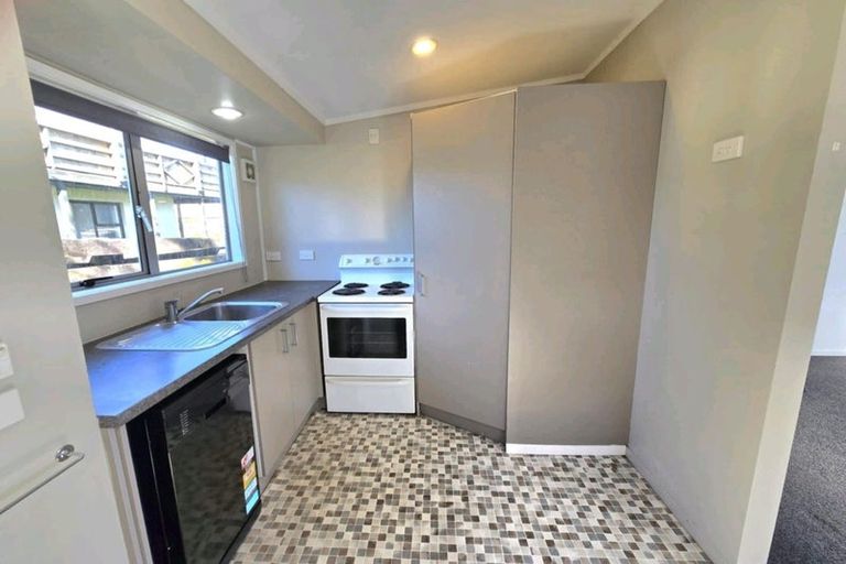 Photo of property in 5 Clayburn Road, Glen Eden, Auckland, 0602