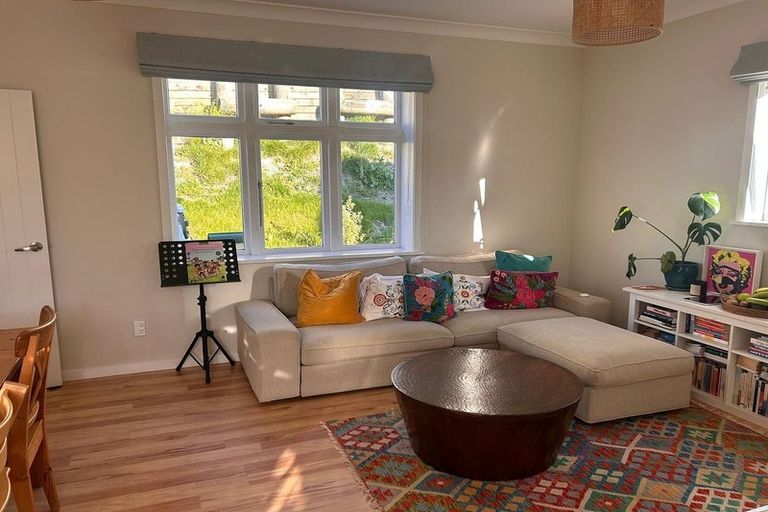 Photo of property in 90 Karepa Street, Brooklyn, Wellington, 6021