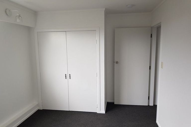 Photo of property in 28-28b Jane Grove, Paparangi, Wellington, 6037