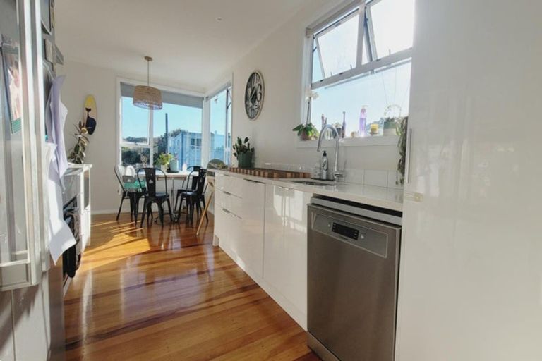 Photo of property in 3 Morere Street, Titahi Bay, Porirua, 5022