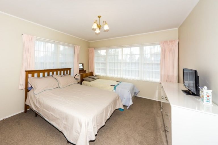 Photo of property in 1/135 Glenmore Road, Sunnyhills, Auckland, 2010