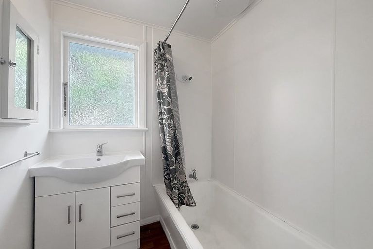 Photo of property in 14 Durham Street, Cannons Creek, Porirua, 5024