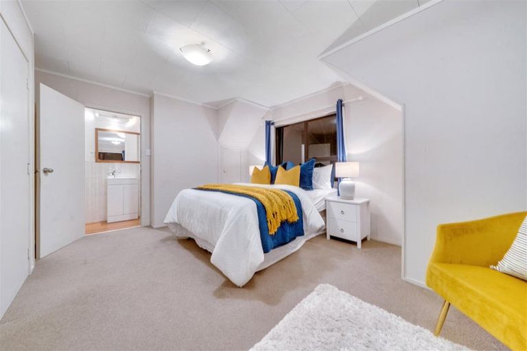 Photo of property in 94a Konini Road, Titirangi, Auckland, 0604