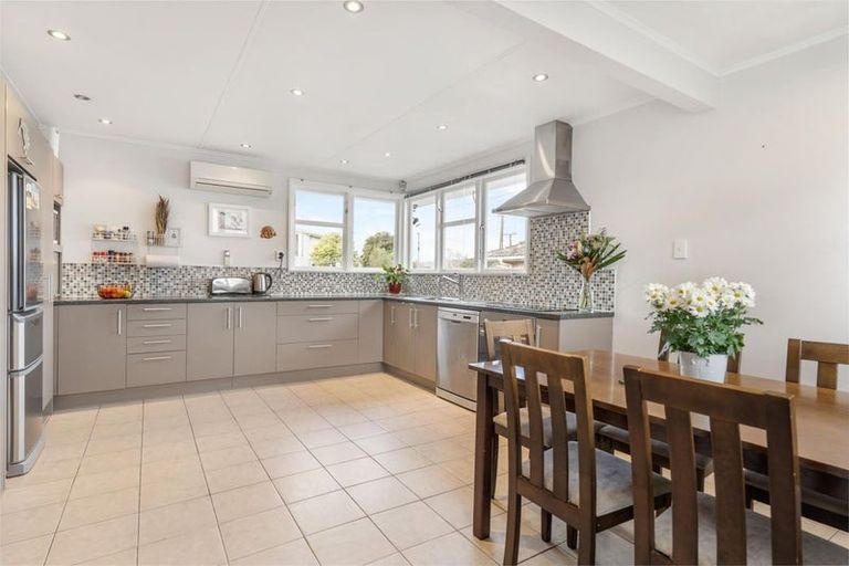 Photo of property in 61 Arimu Road, Papakura, 2110