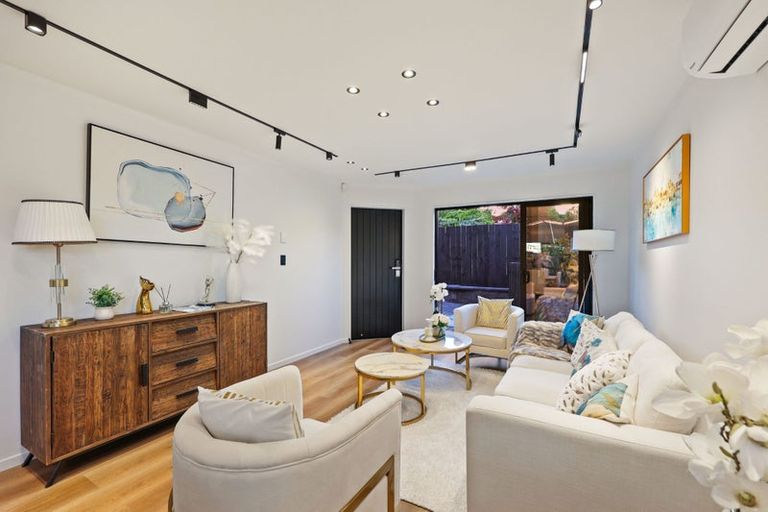 Photo of property in 15b Wilbur Place, Pakuranga Heights, Auckland, 2010