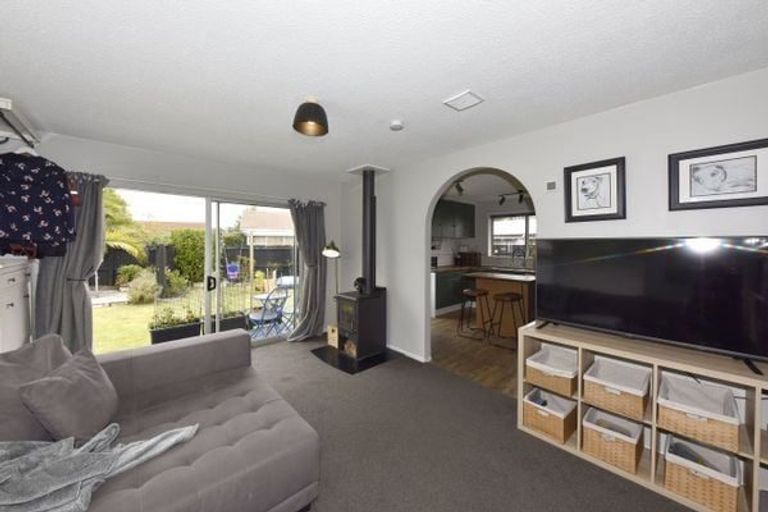 Photo of property in 2/50 Valecrest Avenue, Parklands, Christchurch, 8083