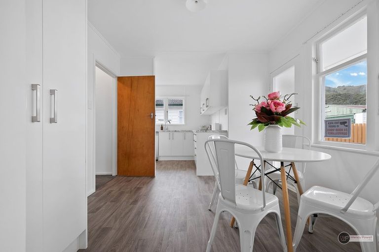 Photo of property in 43 Russell Road, Wainuiomata, Lower Hutt, 5014