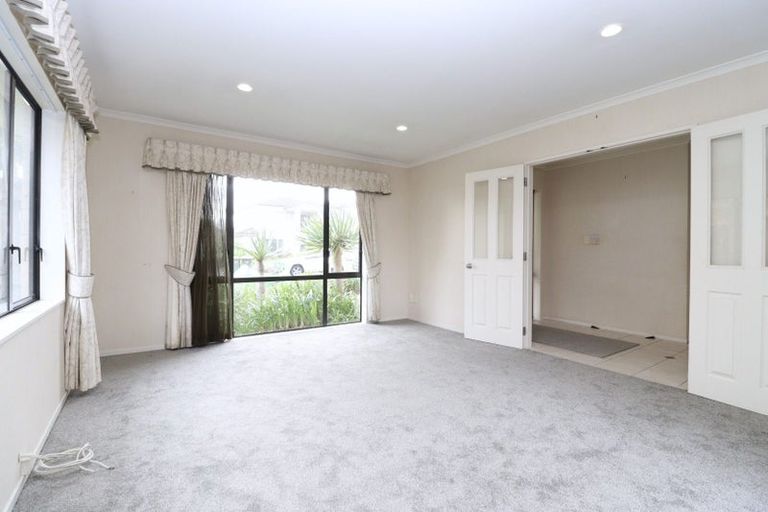 Photo of property in 15 Erne Crescent, East Tamaki, Auckland, 2016