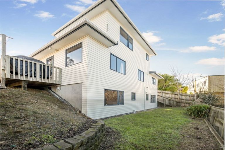 Photo of property in 29 Stewart Drive, Newlands, Wellington, 6037