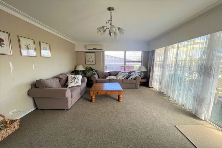 Photo of property in 18 Archmillen Avenue, Pakuranga Heights, Auckland, 2010