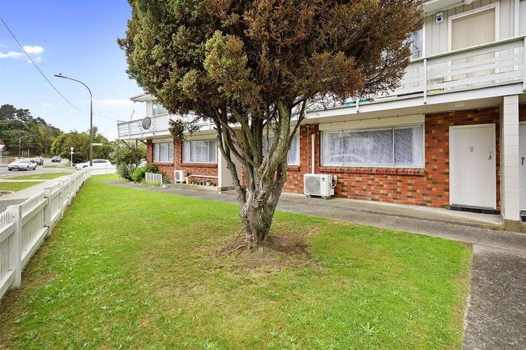 Photo of property in 2/246 Main Road, Tawa, Wellington, 5028