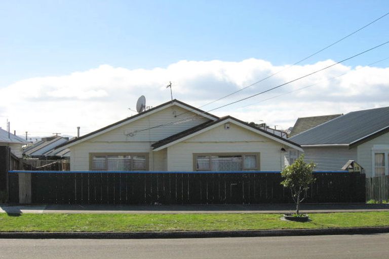 Photo of property in 19 Endeavour Street, Lyall Bay, Wellington, 6022