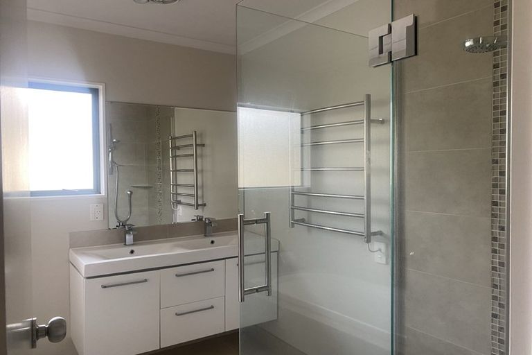 Photo of property in 30 Bushlands Park Drive, Albany, Auckland, 0632