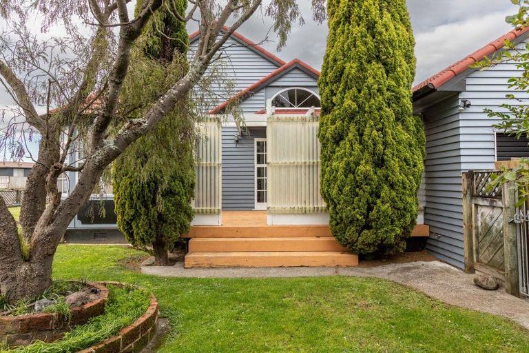 Photo of property in 12 Gertrude Street, Dannevirke, 4930