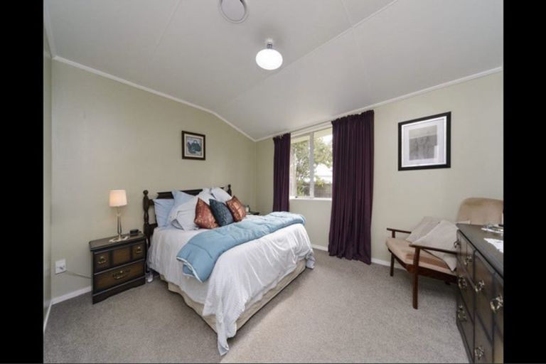 Photo of property in 35 Peter Hall Drive, Kelvin Grove, Palmerston North, 4414