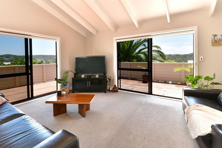 Photo of property in 3 Ngahere Views, Orewa, 0931