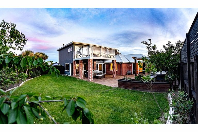 Photo of property in 49 Orlando Crescent, Waimairi Beach, Christchurch, 8083