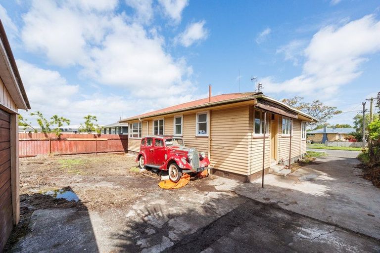 Photo of property in 15 Peters Avenue, Cloverlea, Palmerston North, 4412