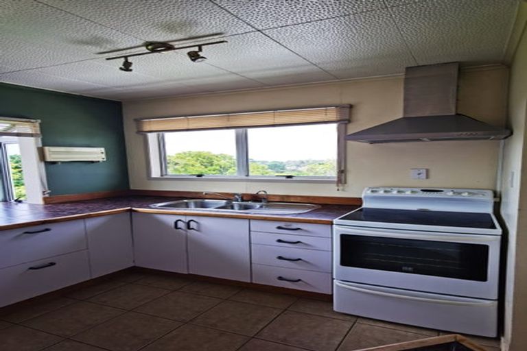 Photo of property in 9 Sumich Place, West Harbour, Auckland, 0618