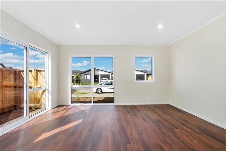 Photo of property in 4 Castlepoint Avenue, Takanini, 2110