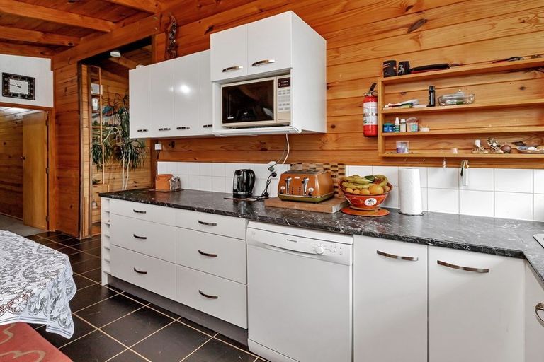 Photo of property in 26 Tangihua Road, Maungakaramea, Whangarei, 0178