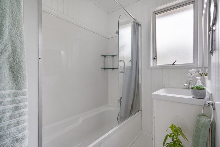 Photo of property in 62 Hellyers Street, Birkdale, Auckland, 0626