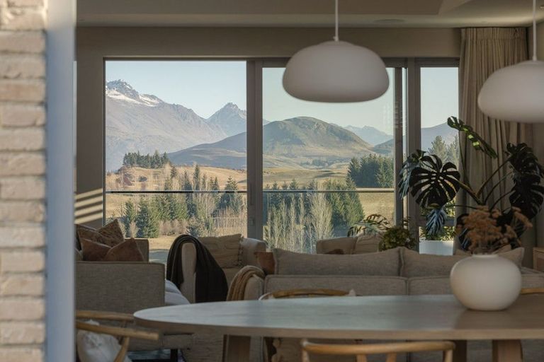 Photo of property in 16 Advance Terrace, Arrowtown, 9302