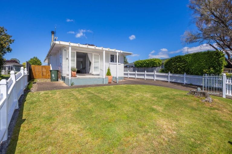 Photo of property in 14 Riverlea Road, Riverlea, Hamilton, 3216