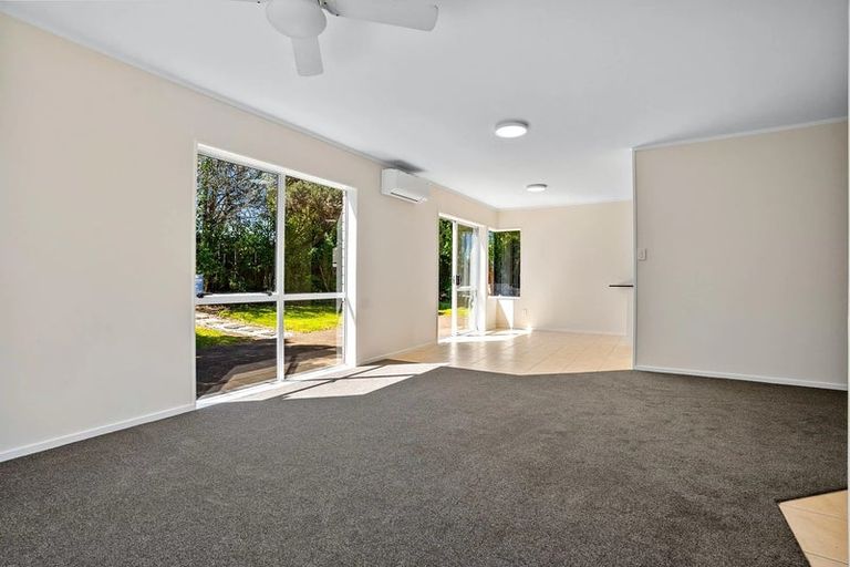 Photo of property in 11 Randwick Place, Randwick Park, Auckland, 2105