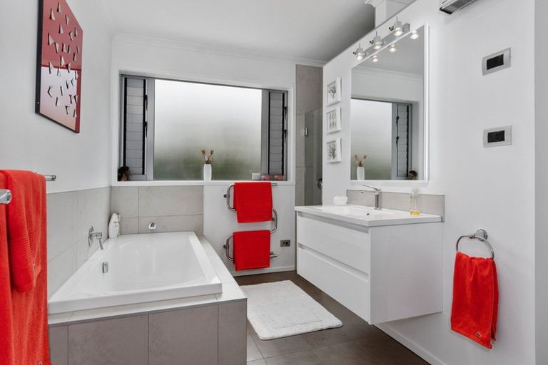 Photo of property in 16 Holyoake Terrace, Omokoroa, 3114