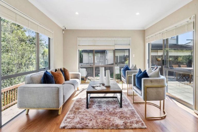 Photo of property in 18 Bur Oak Terrace, Schnapper Rock, Auckland, 0632