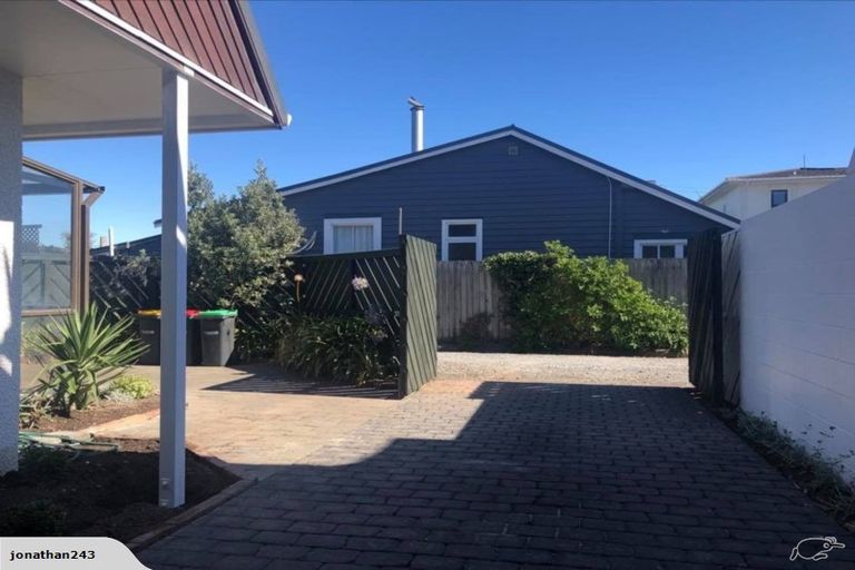 Photo of property in 3 Marine Parade, North New Brighton, Christchurch, 8083